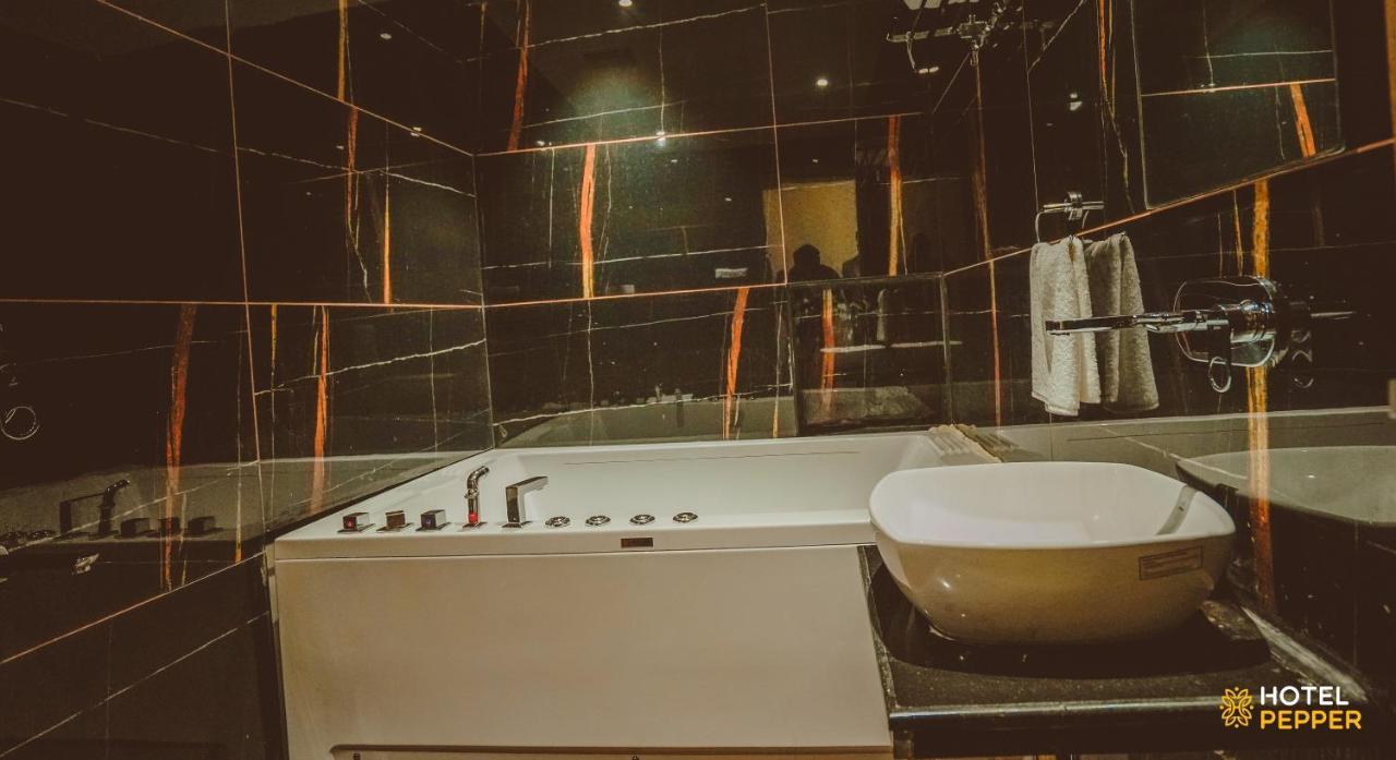 Hotel Pepper Hisār Buitenkant foto